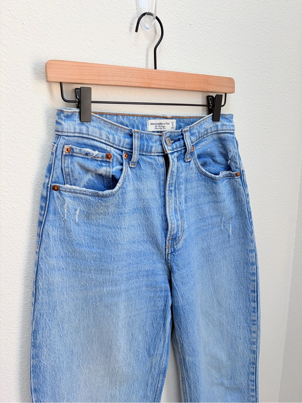 Abercrombie 90s Baggy Jeans Ultra High Rise Denim Light Wash Blue Size 27 Short - Picture 4 of 7
